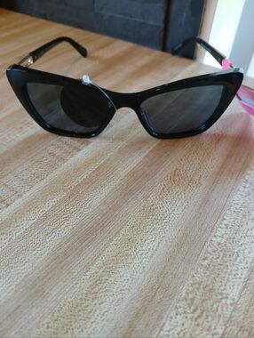 Betsey Johnson NWT Black Cat Eye Sunglasses